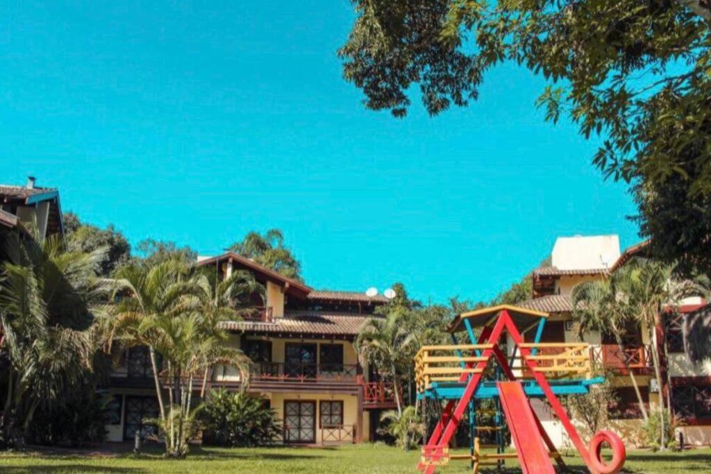 N12 Casa 3 dormitórios em condominio frente a praia
