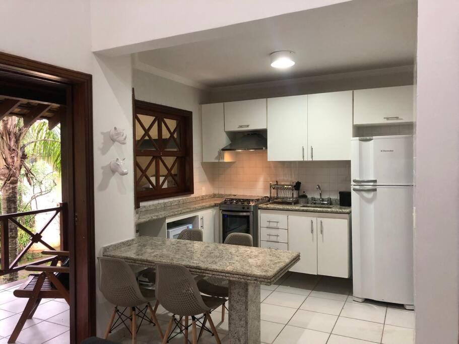 N12 Casa 3 dormitórios em condominio frente a praia