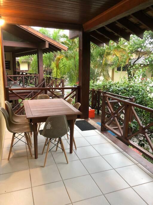 N12 Casa 3 dormitórios em condominio frente a praia