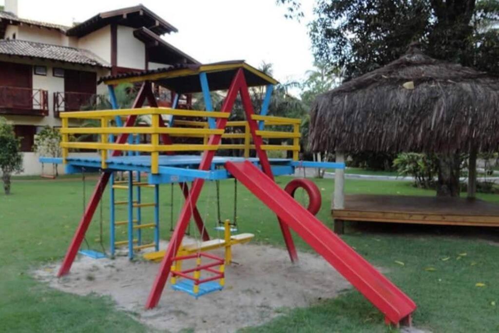 N12 Casa 3 dormitórios em condominio frente a praia