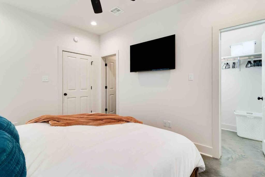 Jazz House*King Bed*Lux Matt*Coffee Bar view 3