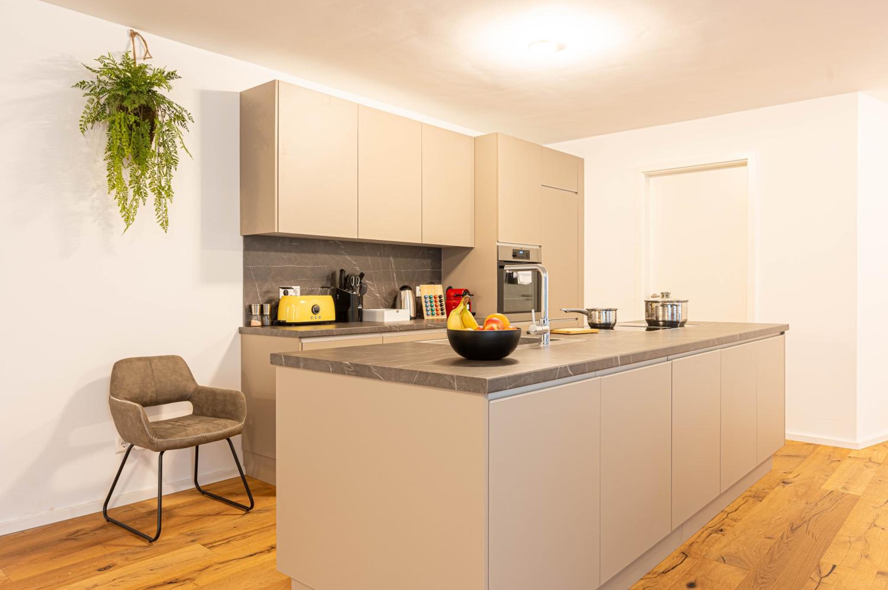 Lit Living - Luxury House - Box Spring - Parking - Exclusive Kitchen