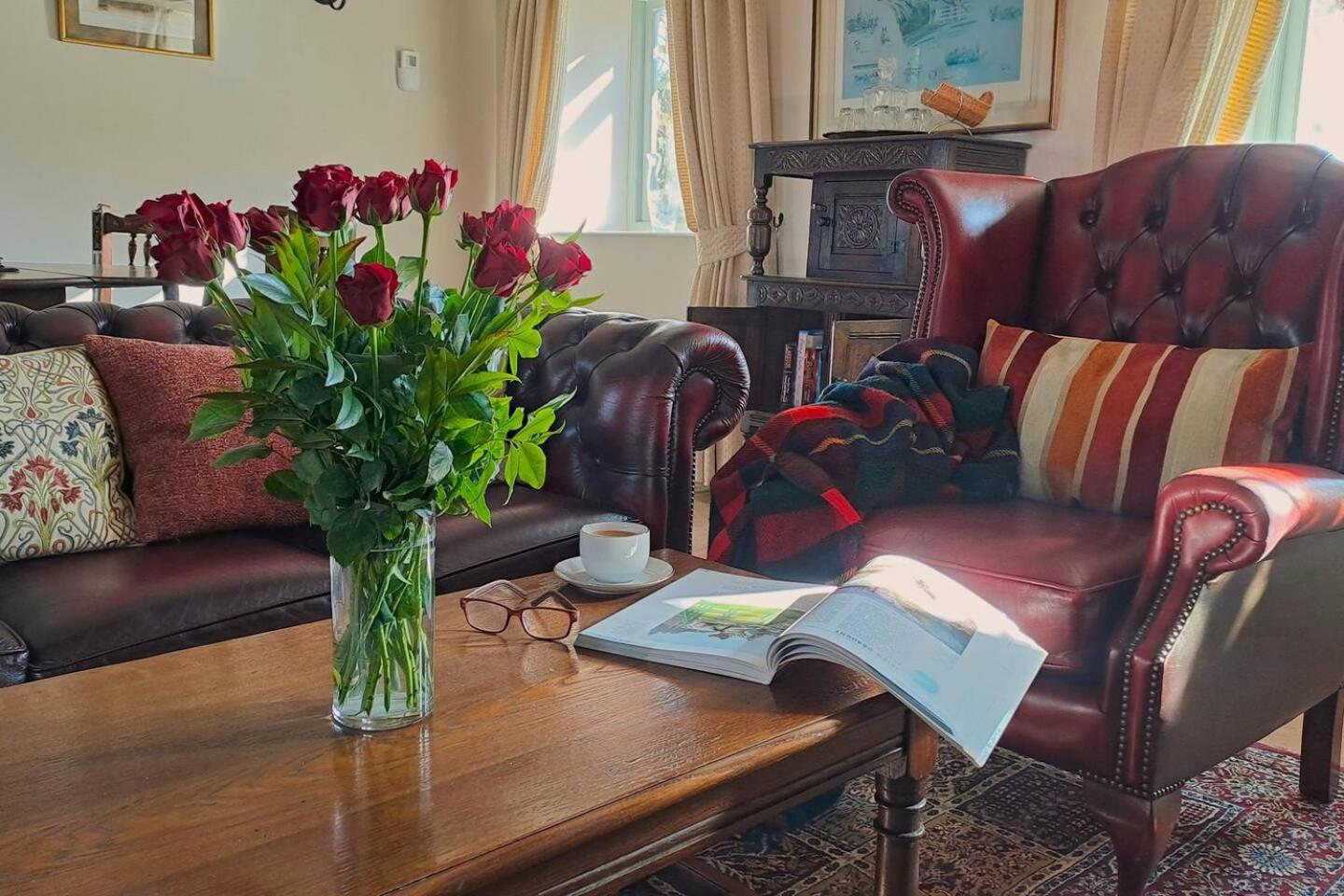 Graziers Cottage - character Cotswold cottage with inglenook, parking and pub nearby