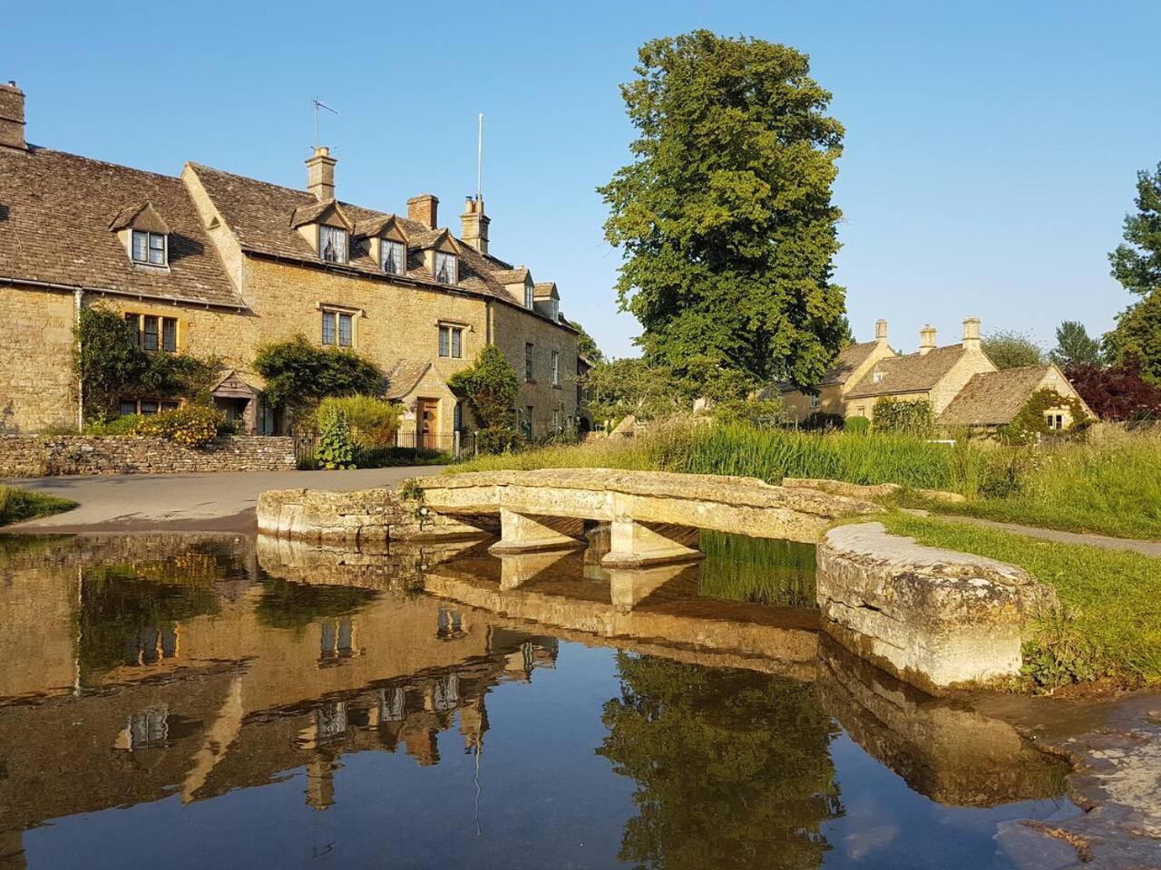 Graziers Cottage - character Cotswold cottage with inglenook, parking and pub nearby