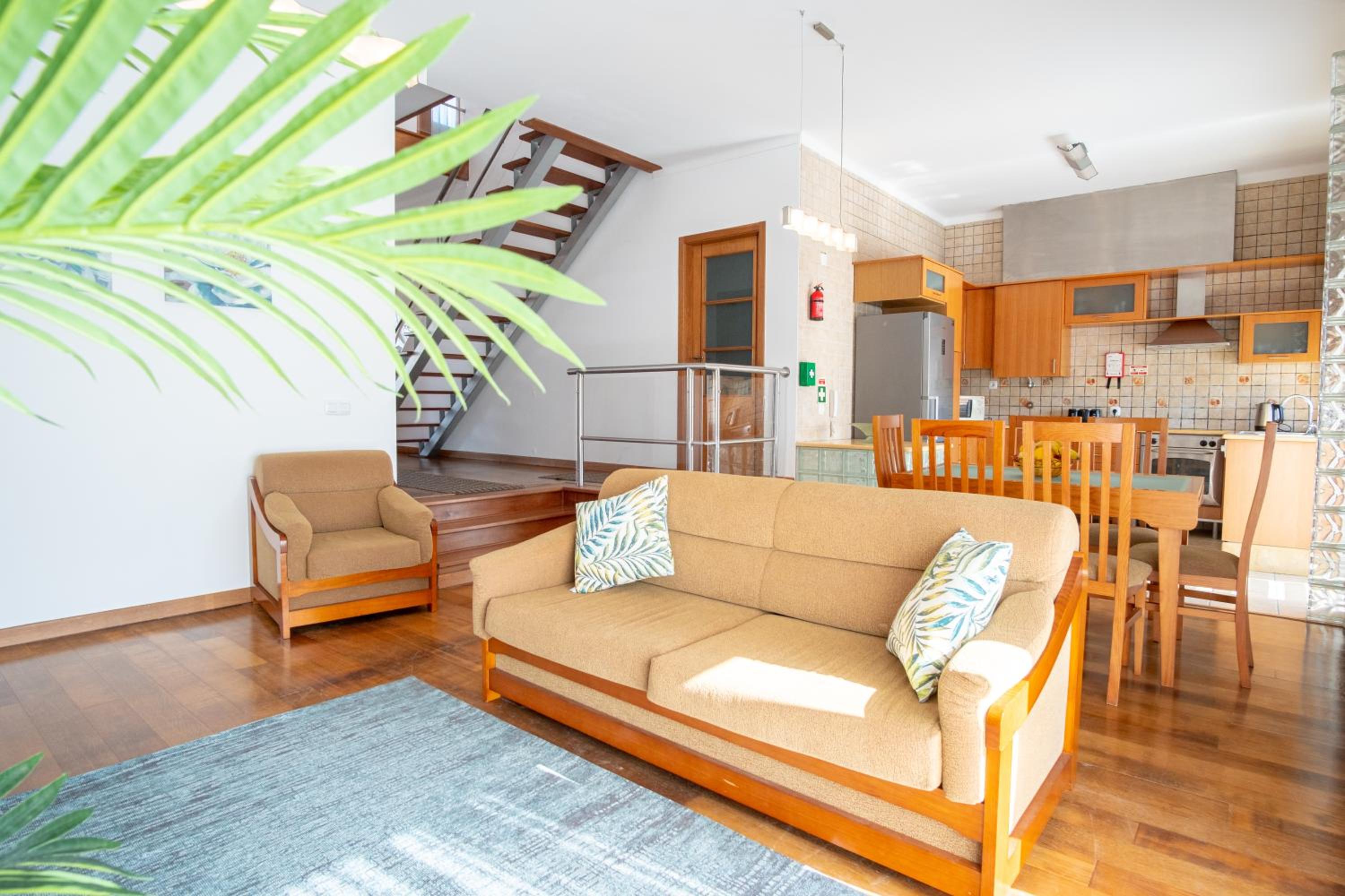 8 Rodrigues Family House - Villa with patio view 2