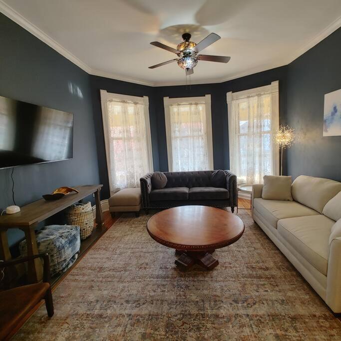 Historic Escape in Mansion Row - Sleeps 12! view 3