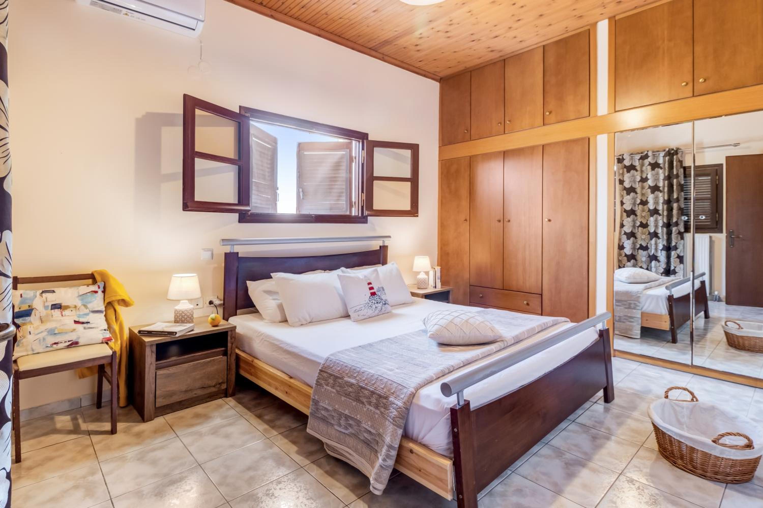 Herakles House - Close to ancient sites near Nafplio. Spacious. Equipped for all-year-round comfort. view 5