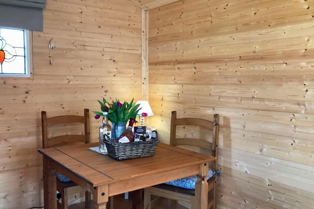 Arniss Lodge