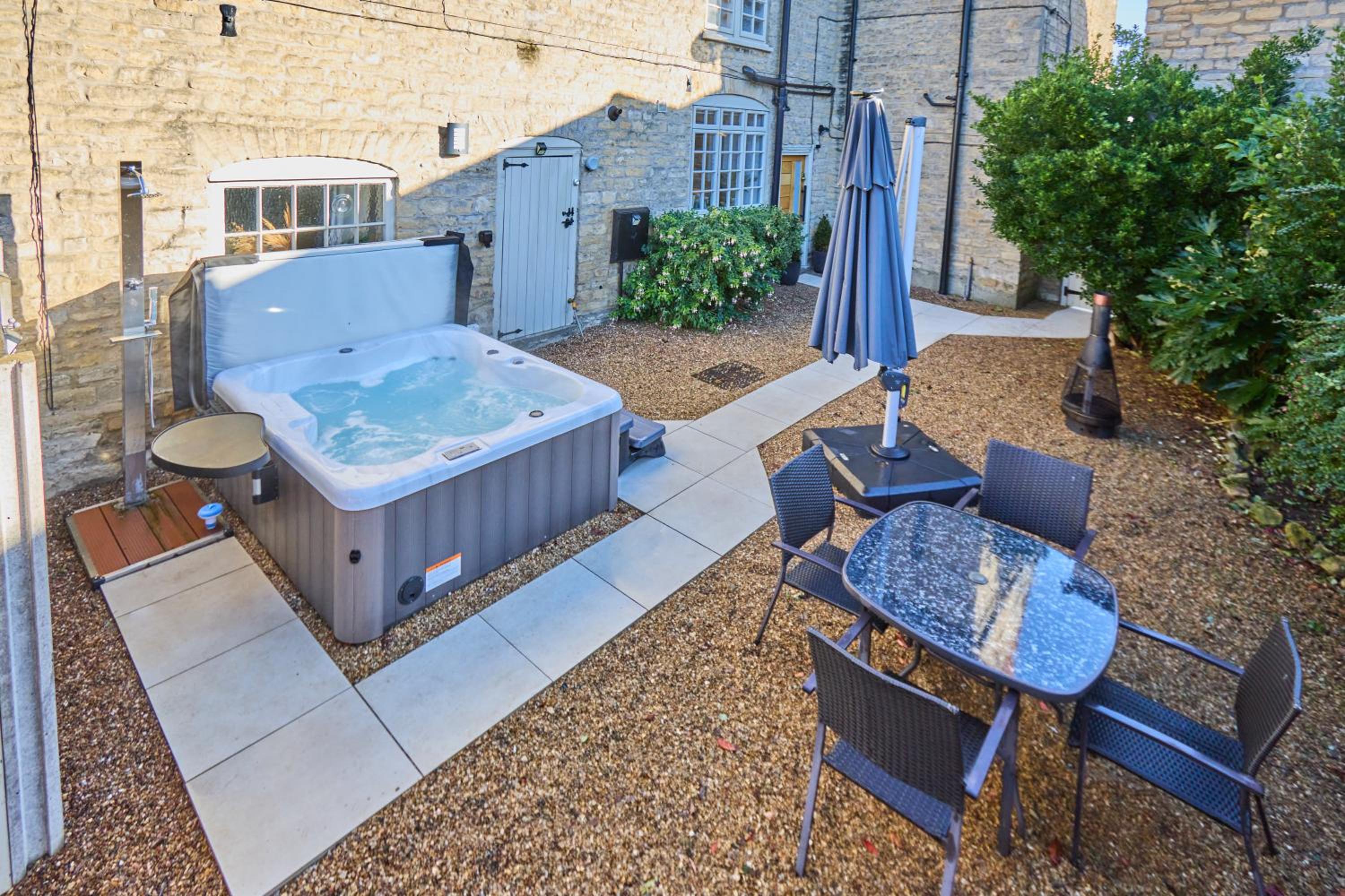 The Retreat-luxury cottage with hot tub (sleeps 4) view 4