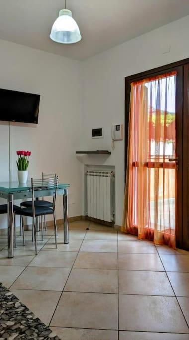 DOMUS Emy - deliziosa casa a piano terra con giardino e posto auto a Ciampino photo 5