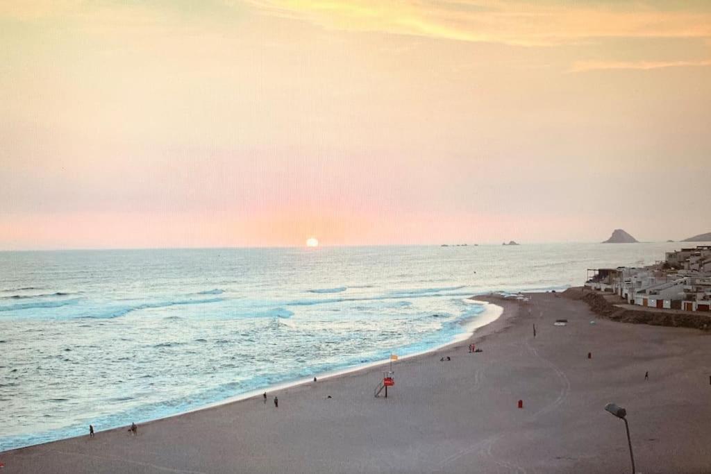 Playa Punta Hermosa, Lima, Perú view 3