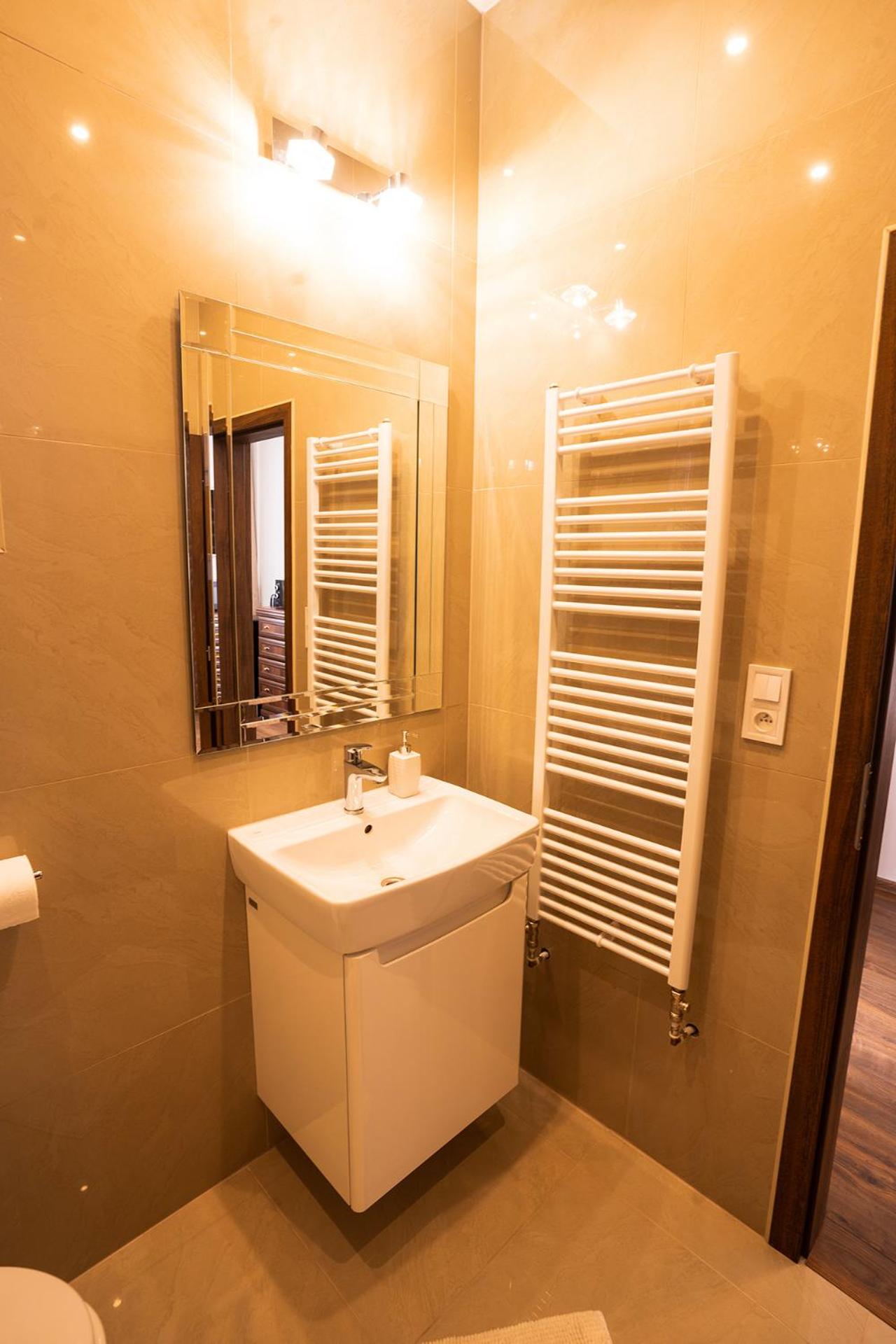 CORNER HOUSE en Lučenec — bathroom