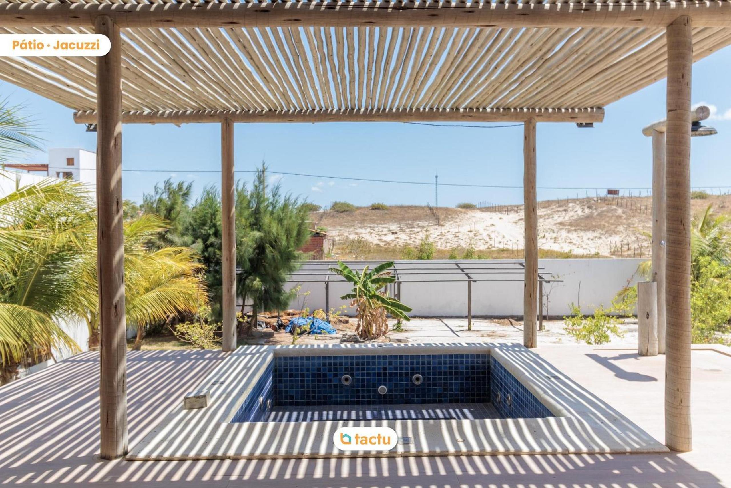 Beach House in Pontal do Maceió by Tactu
