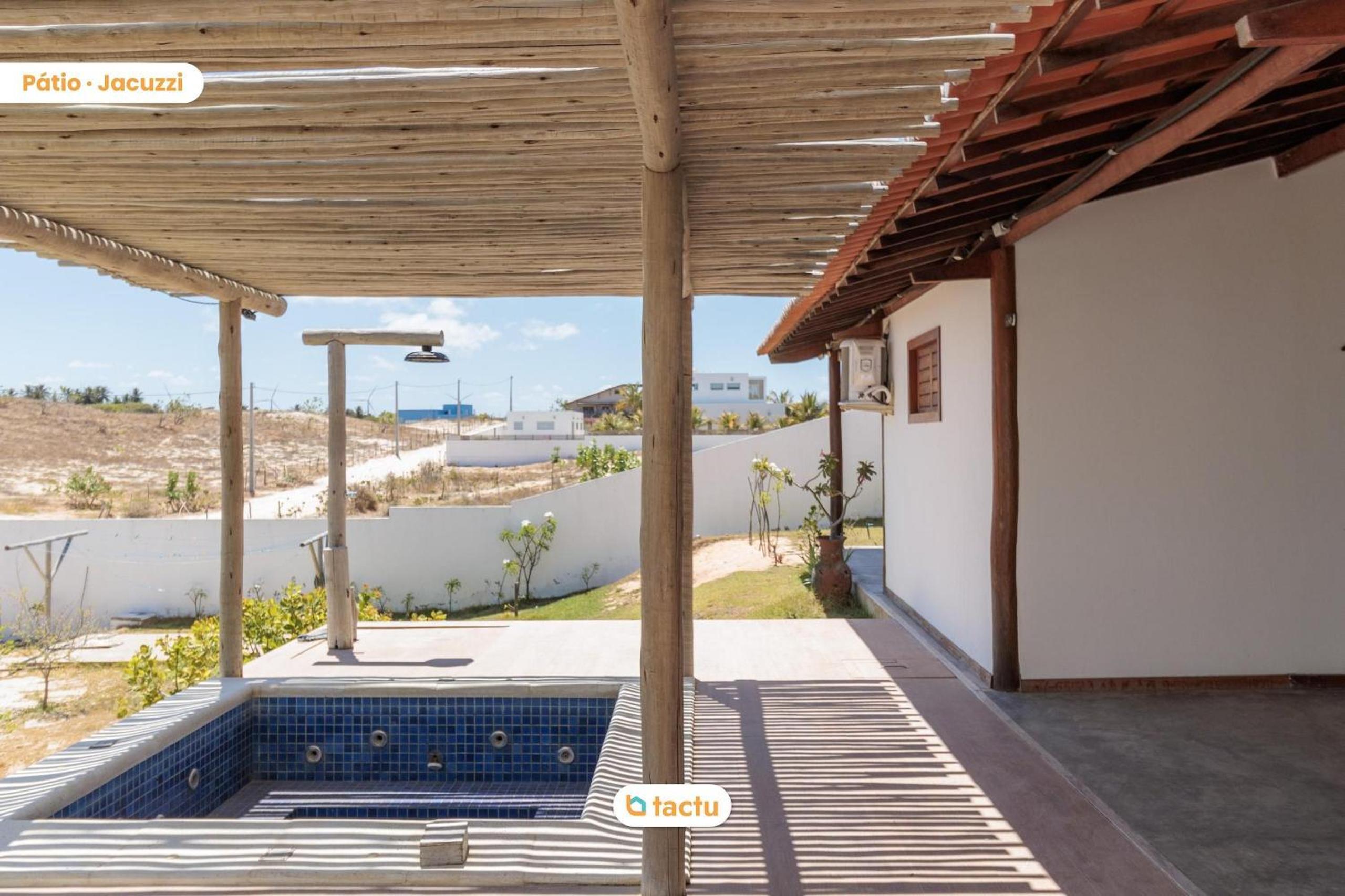 Beach House in Pontal do Maceió by Tactu