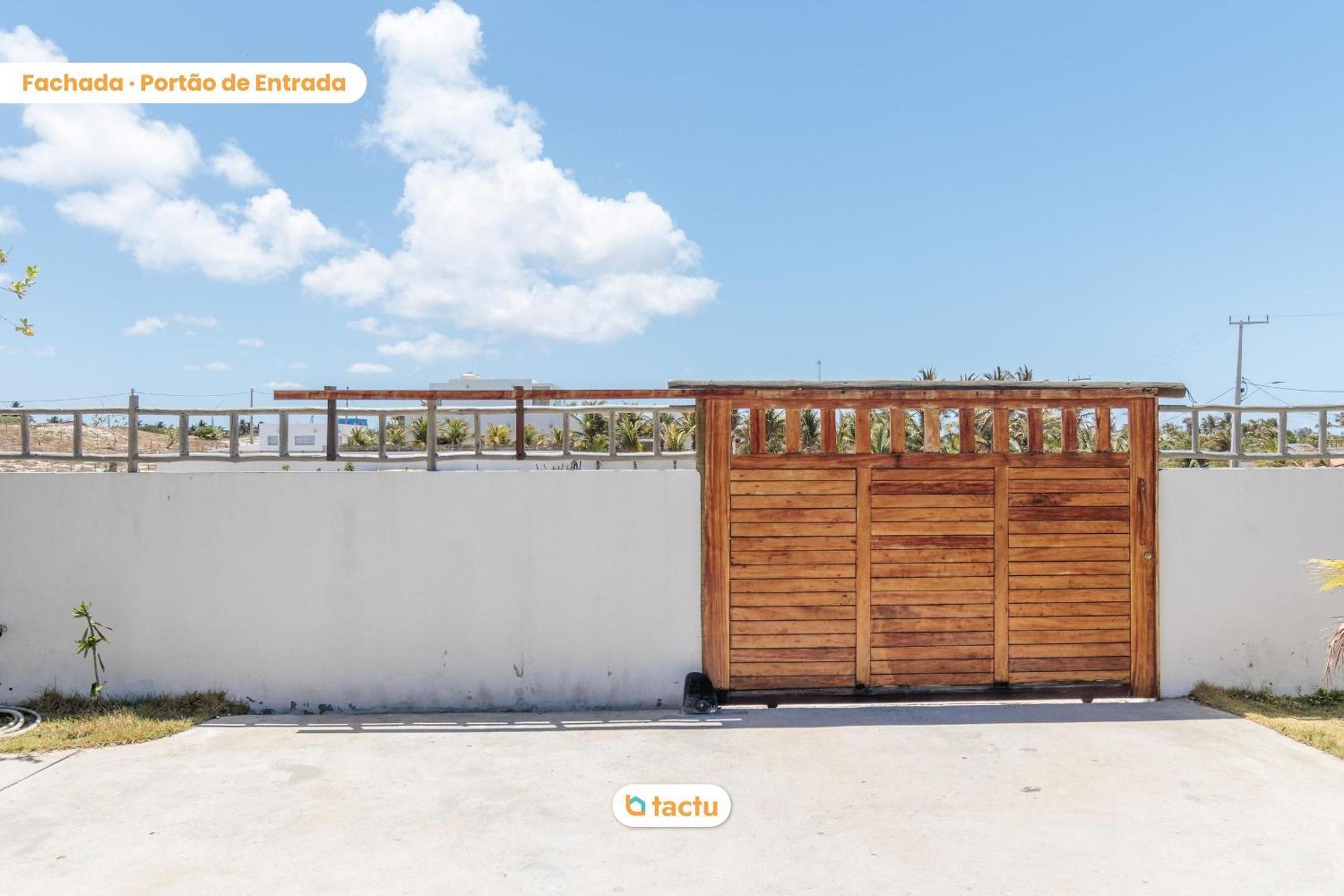 Beach House in Pontal do Maceió by Tactu