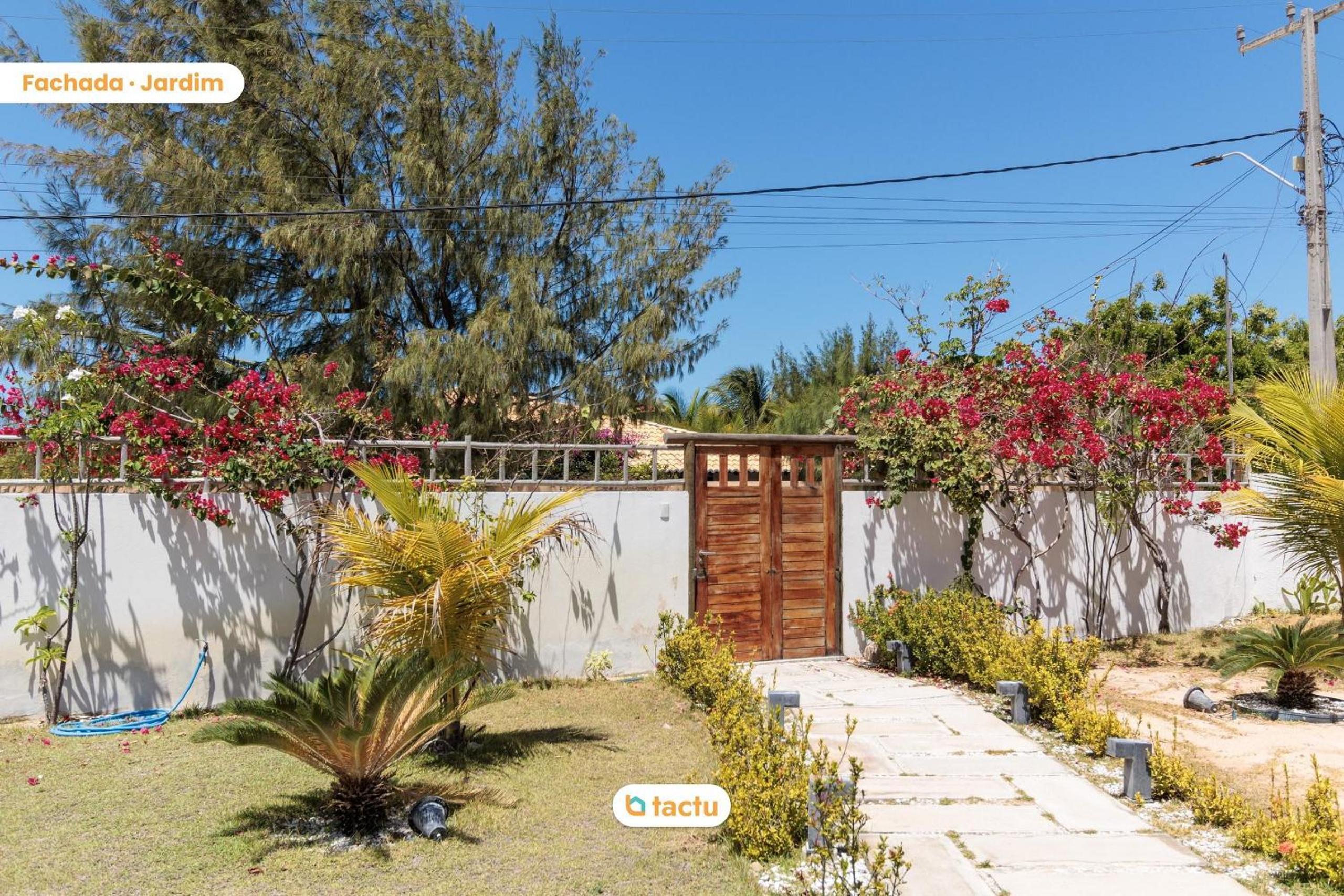 Beach House in Pontal do Maceió by Tactu