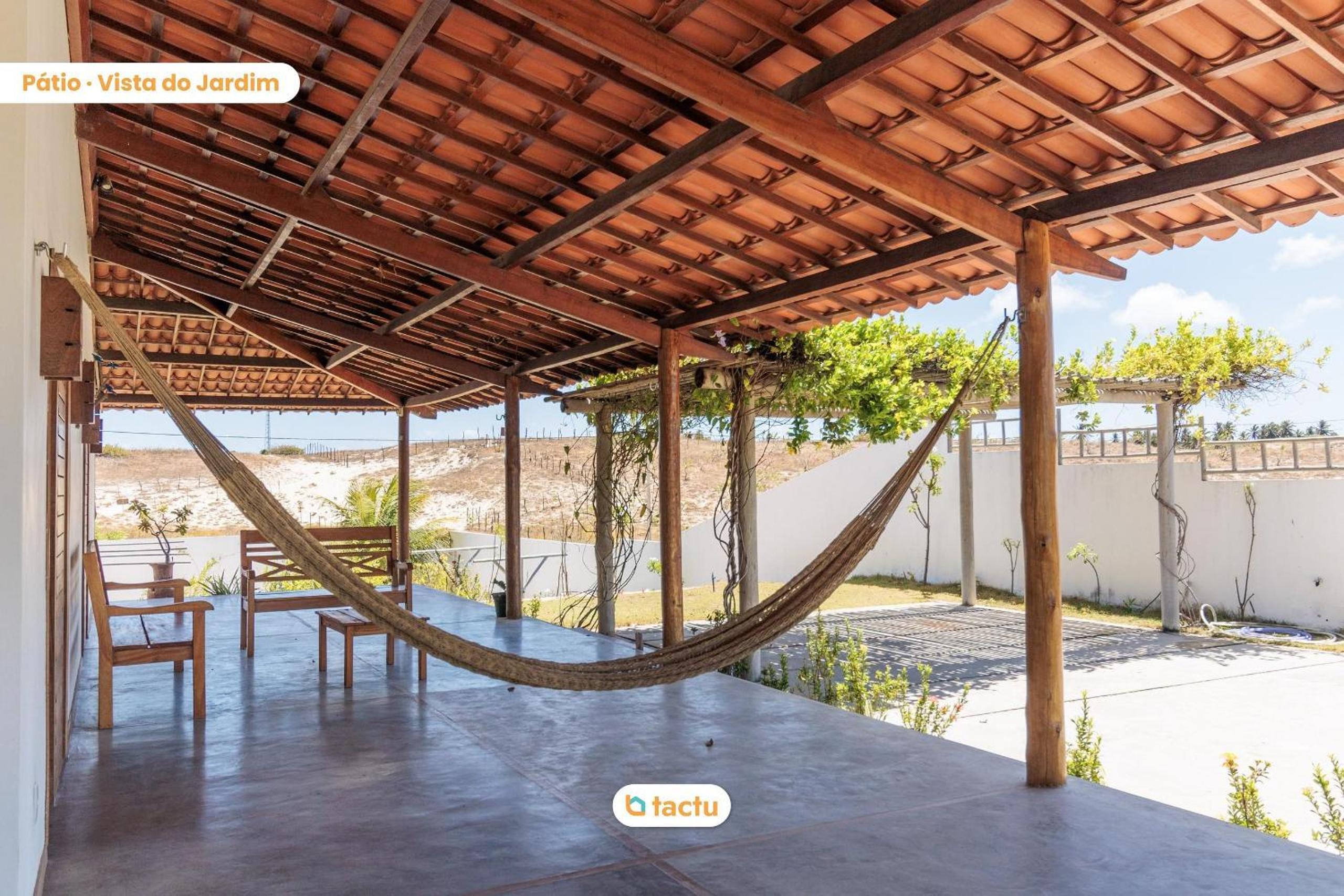 Beach House in Pontal do Maceió by Tactu