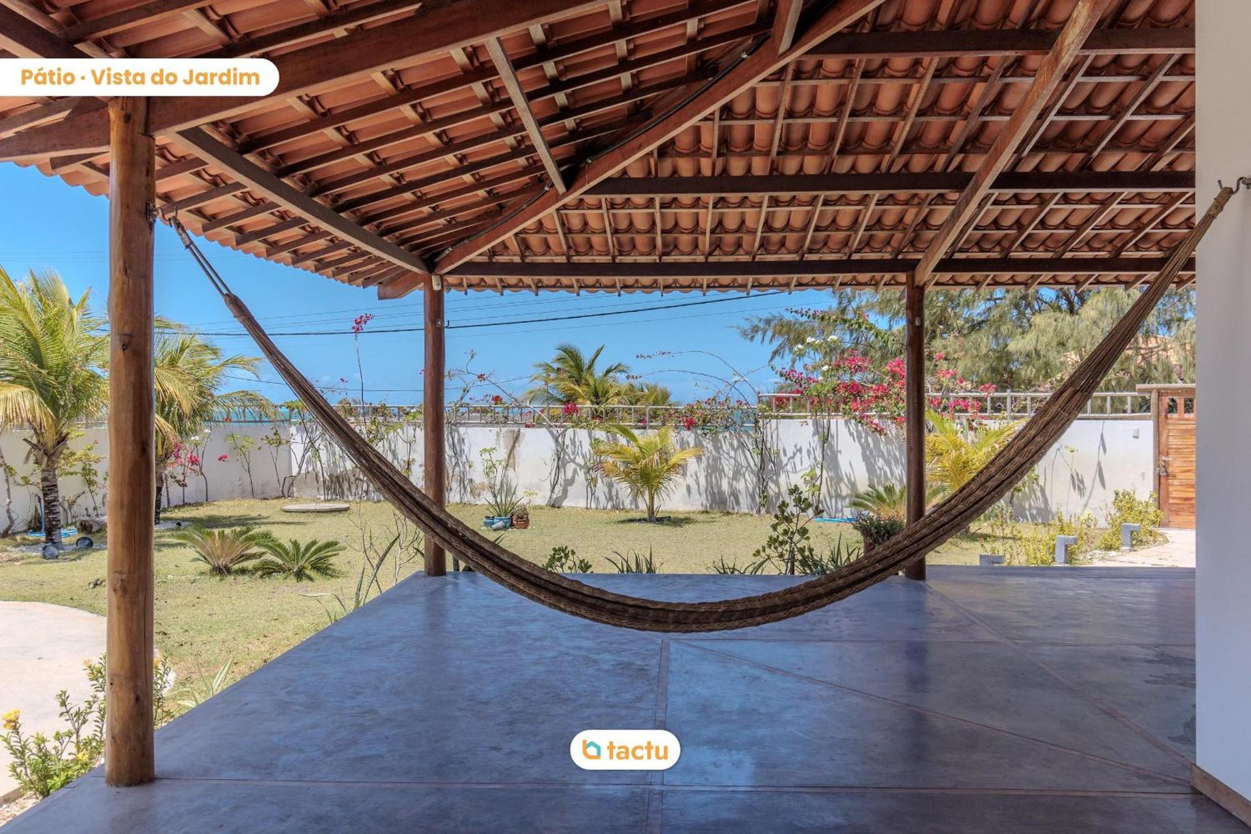 Beach House in Pontal do Maceió by Tactu