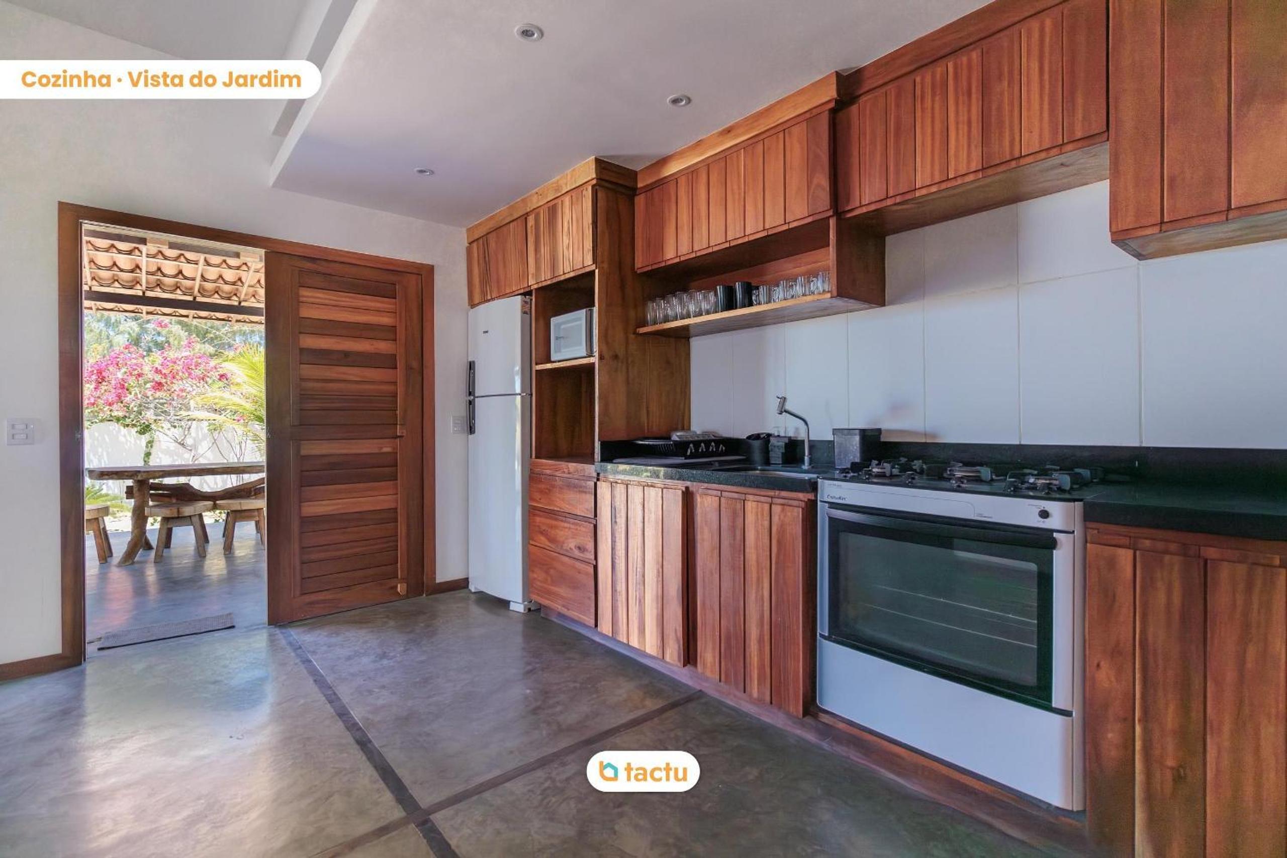 Beach House in Pontal do Maceió by Tactu