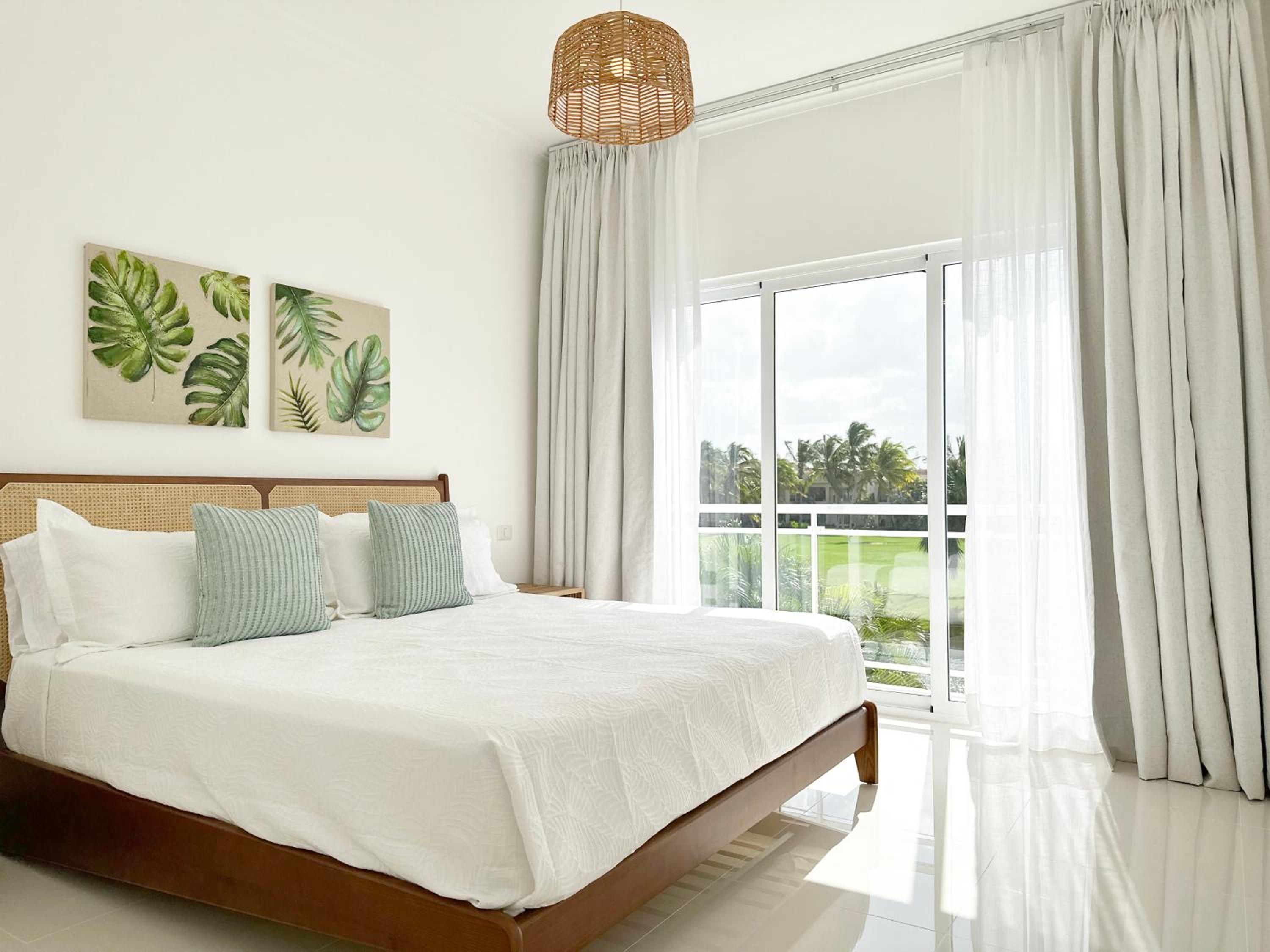 Golf & LakeView Condo Near Beach view 2