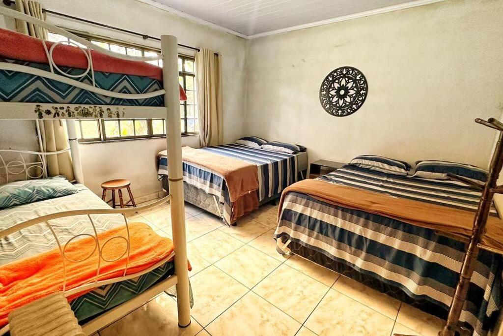 Casa grande c/ vista exuberante.