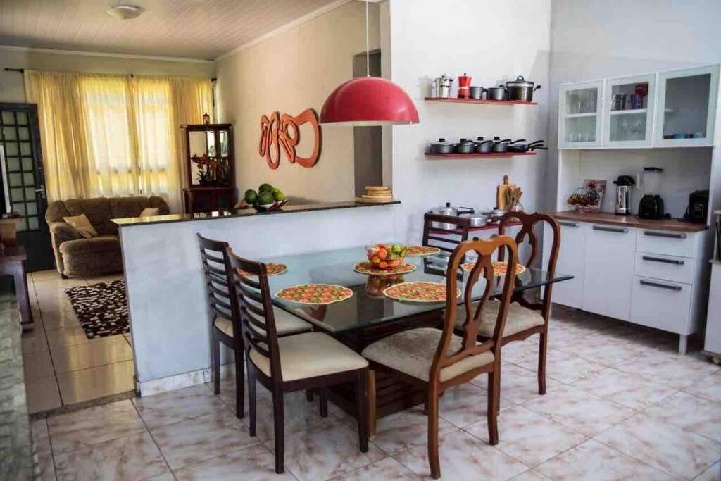 Casa grande c/ vista exuberante.