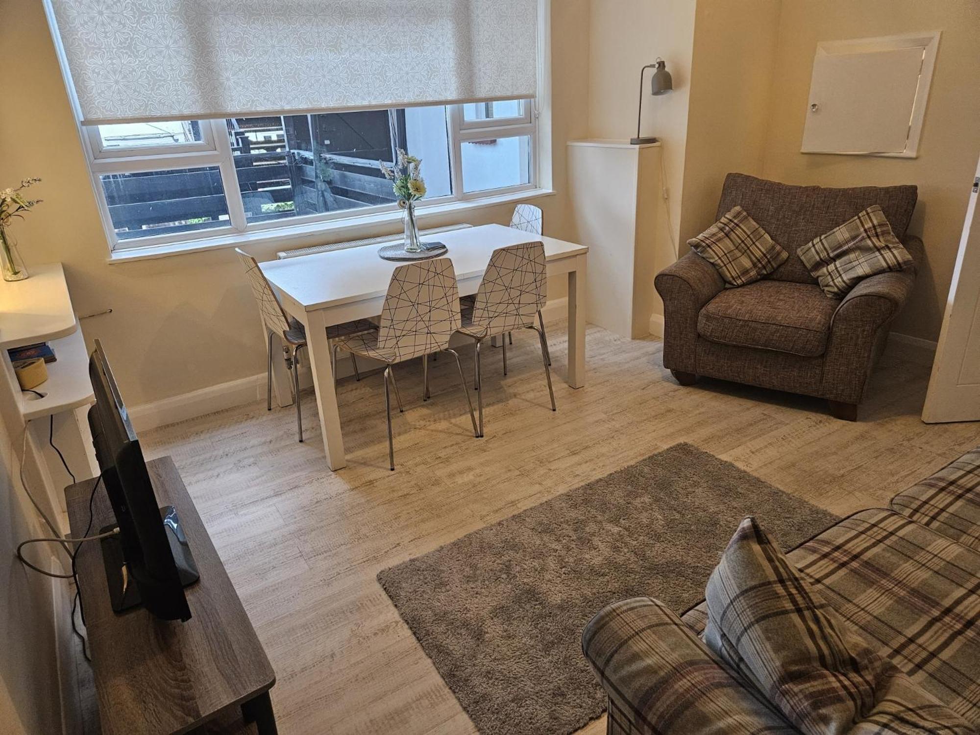 Leigh-on-Sea Retreat - 2 Bedroom Apartment view 2