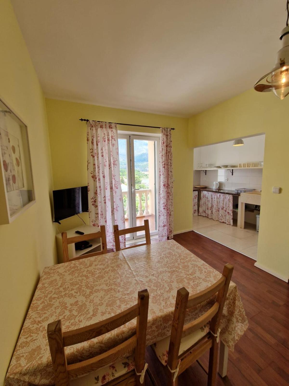 Photo 52