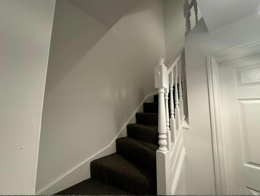 Modern TownHouse - 3 bed 2.5 bath 2 Private Gated Parking view 2
