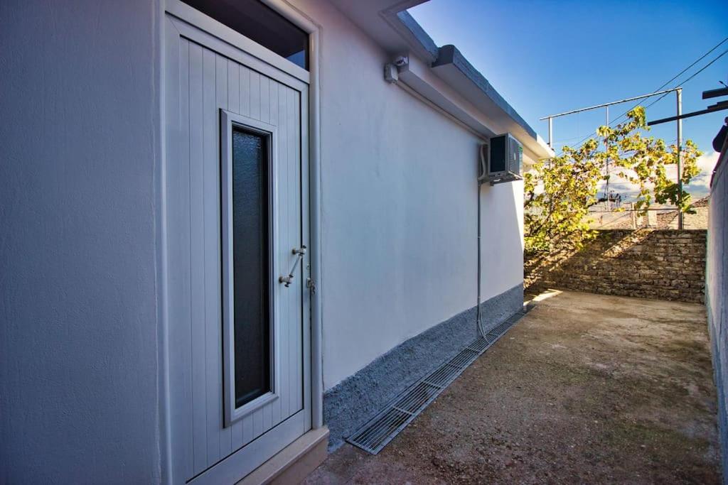 Emblematic House 3