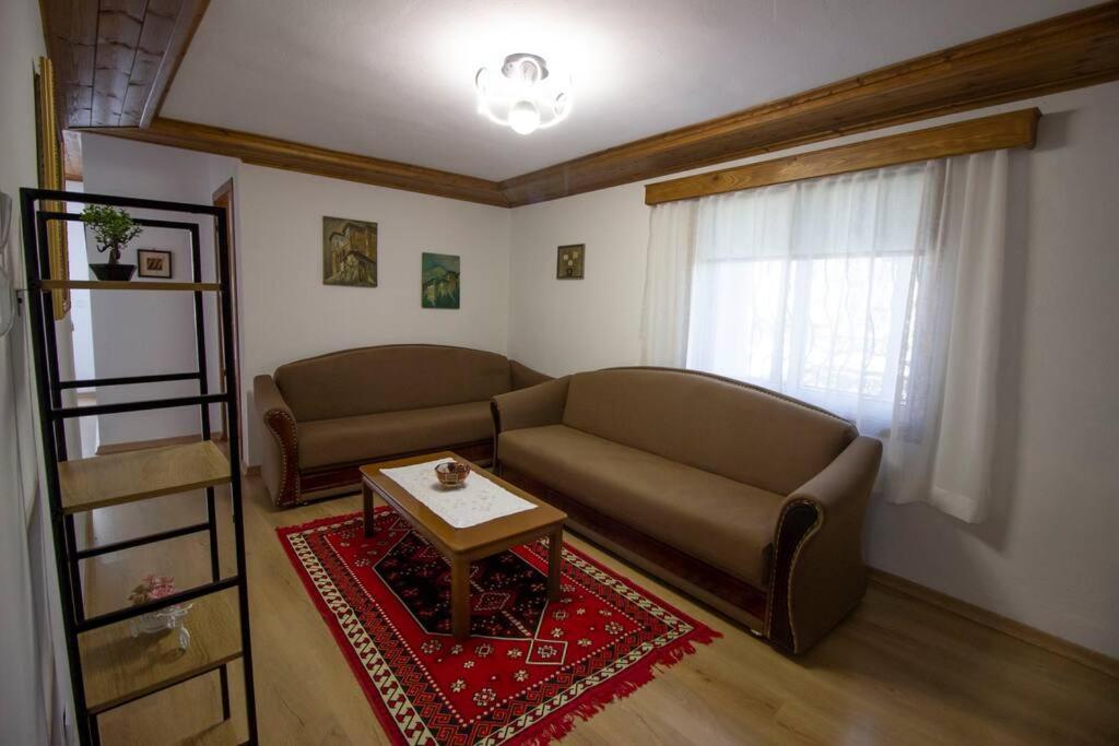 Emblematic House 3