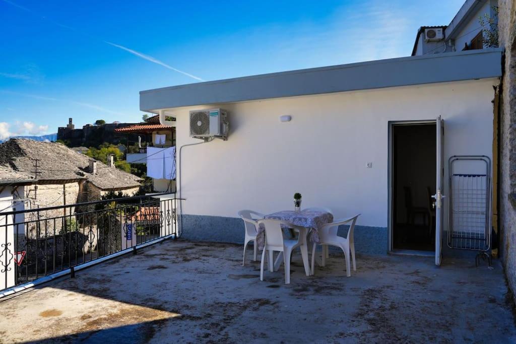 Emblematic House 3