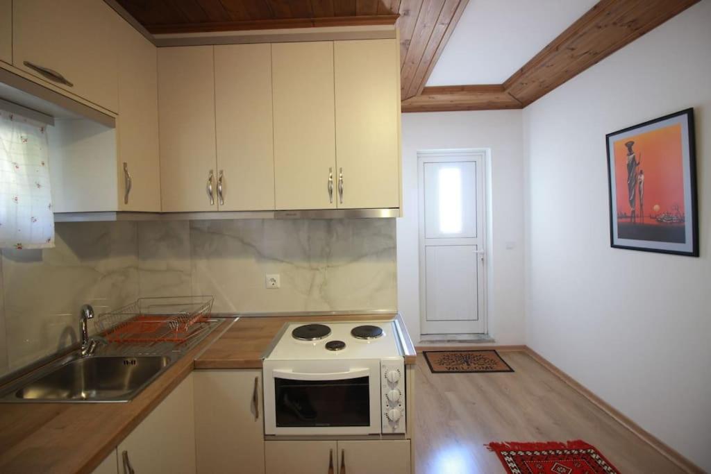 Emblematic House 3