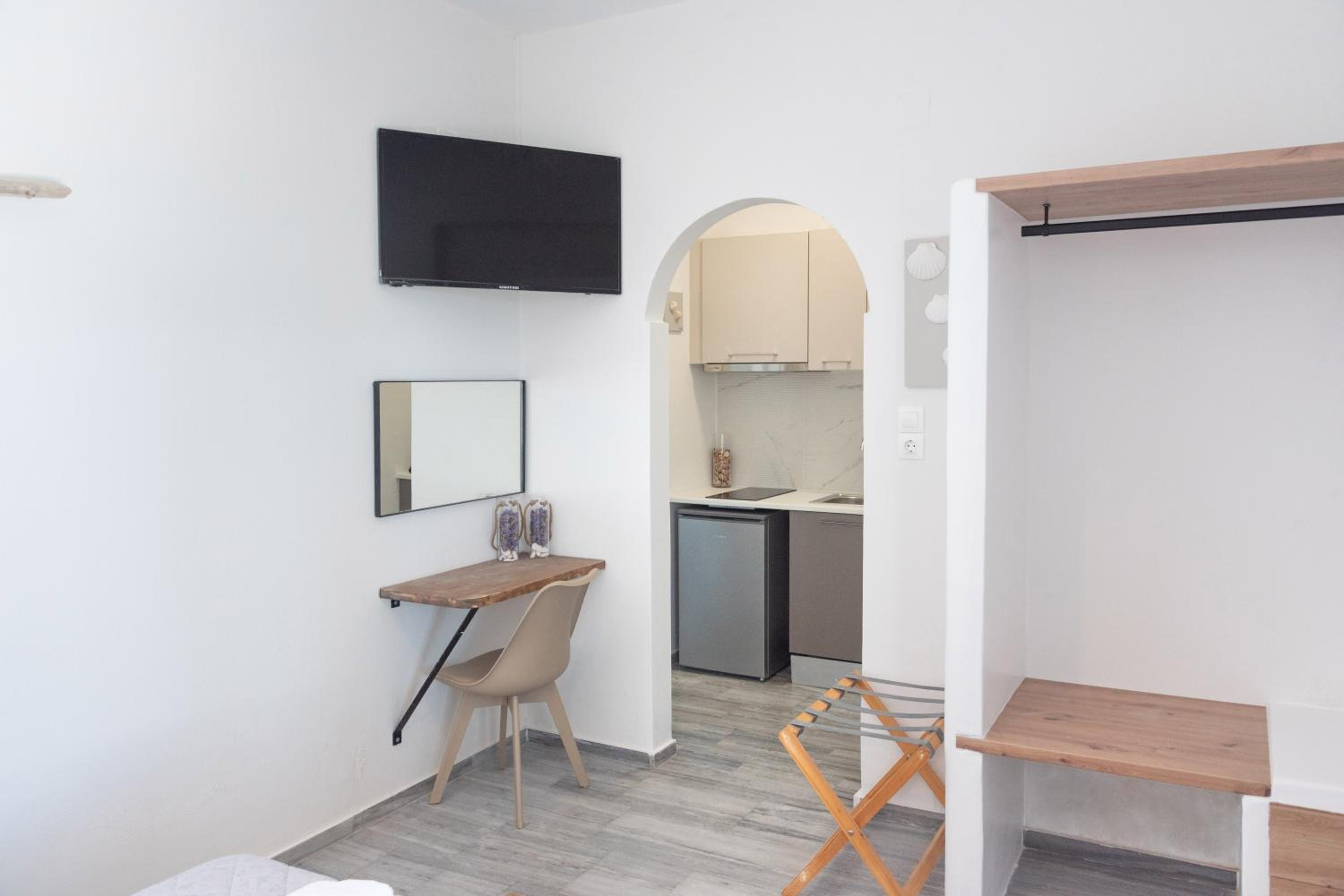 Navi B2 Brand New 2b/d studio in Naousa view 4