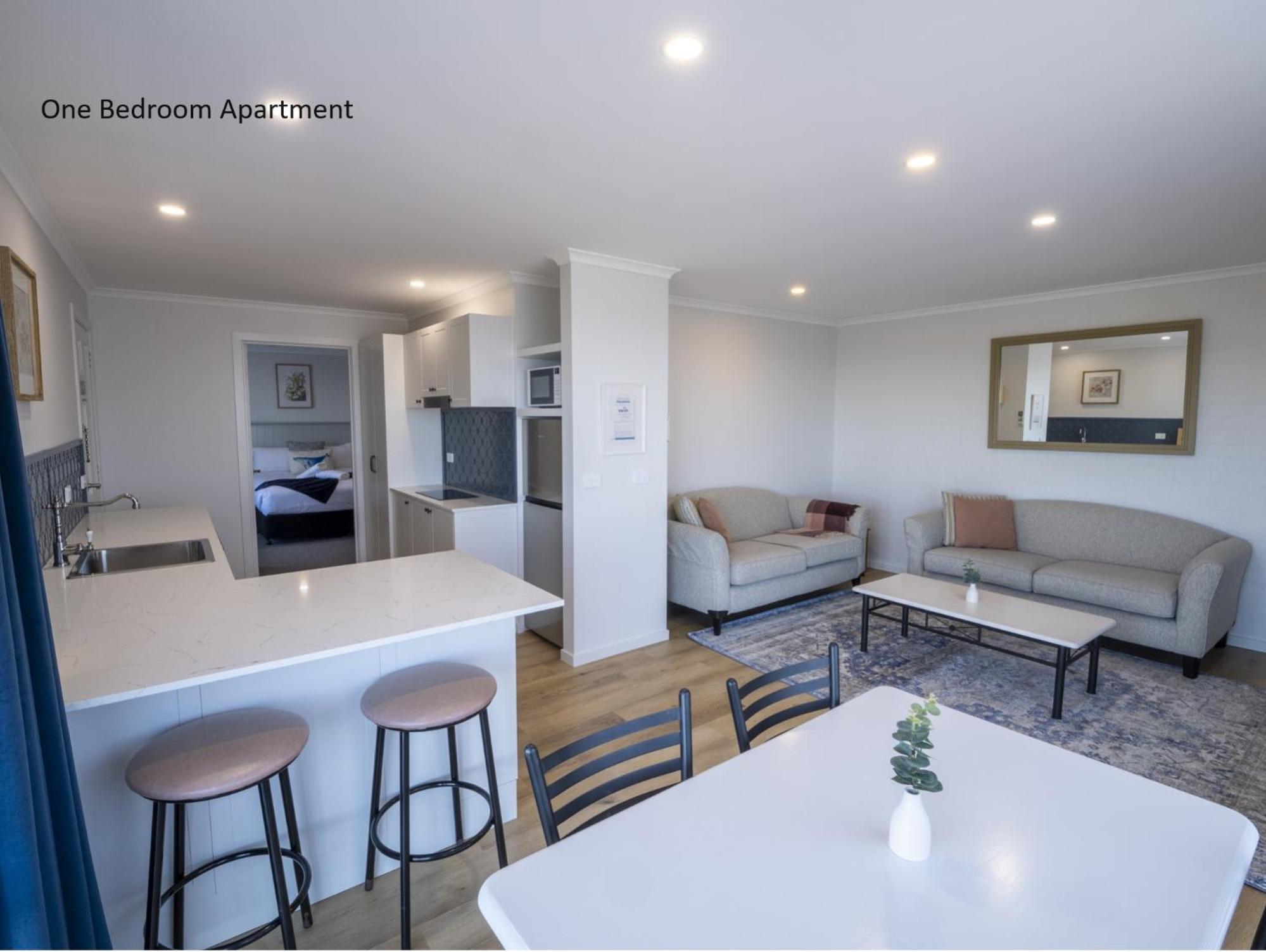 Heritage House Motel & Units