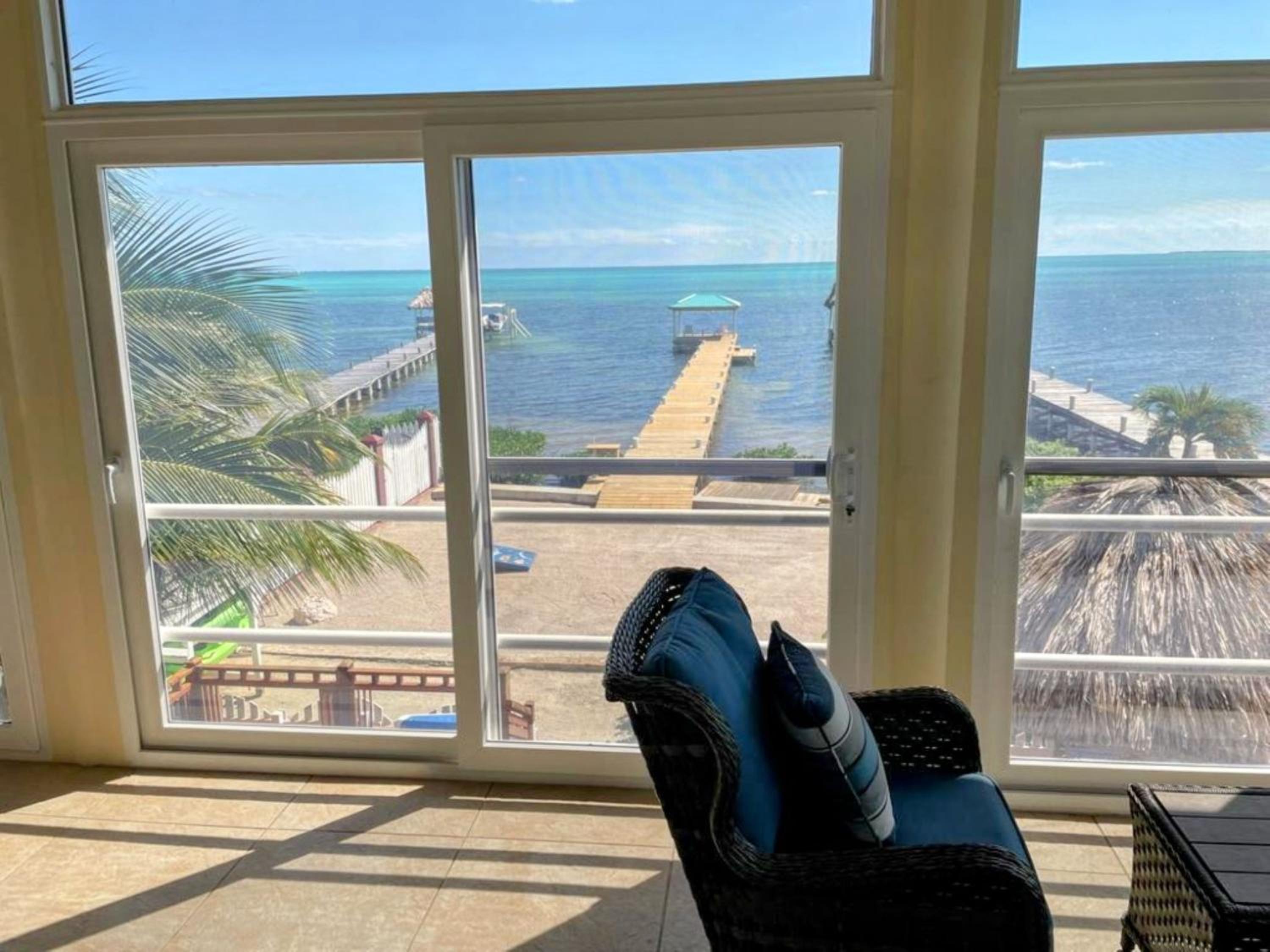 La Perla Azul Beach House with Pool