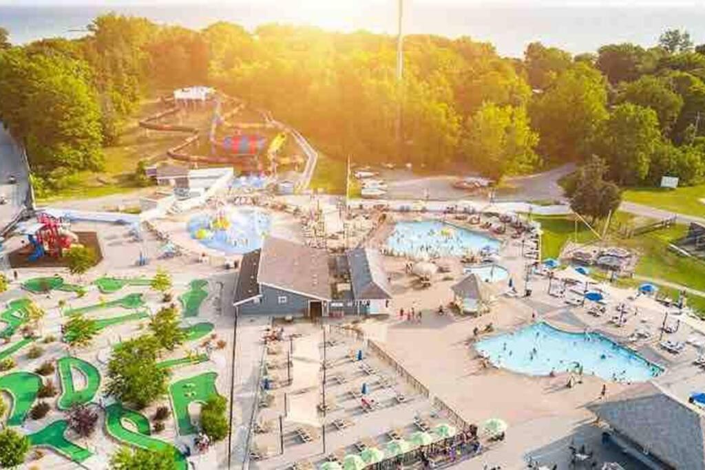 Sherkston Oasis - Hot Tub Soaks & Luxurious Escape