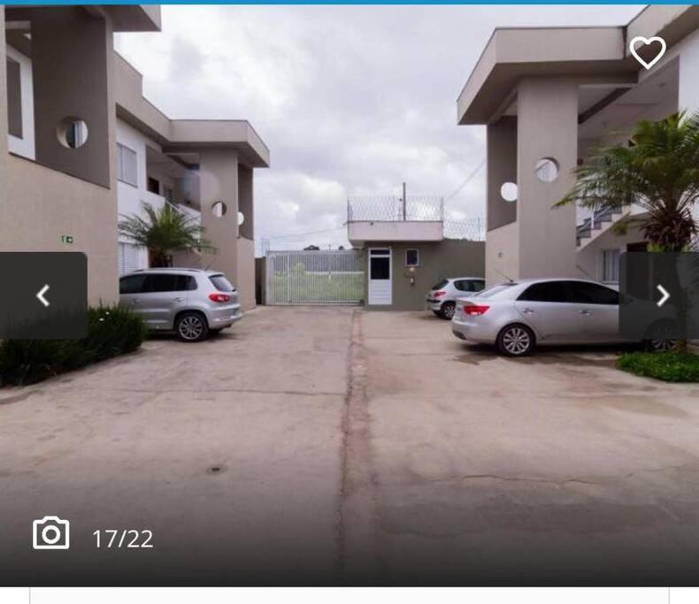Apartamento em Condomínio Beverly Hills Praia de Vista Linda - Bertioga com Estacionamento e Piscina