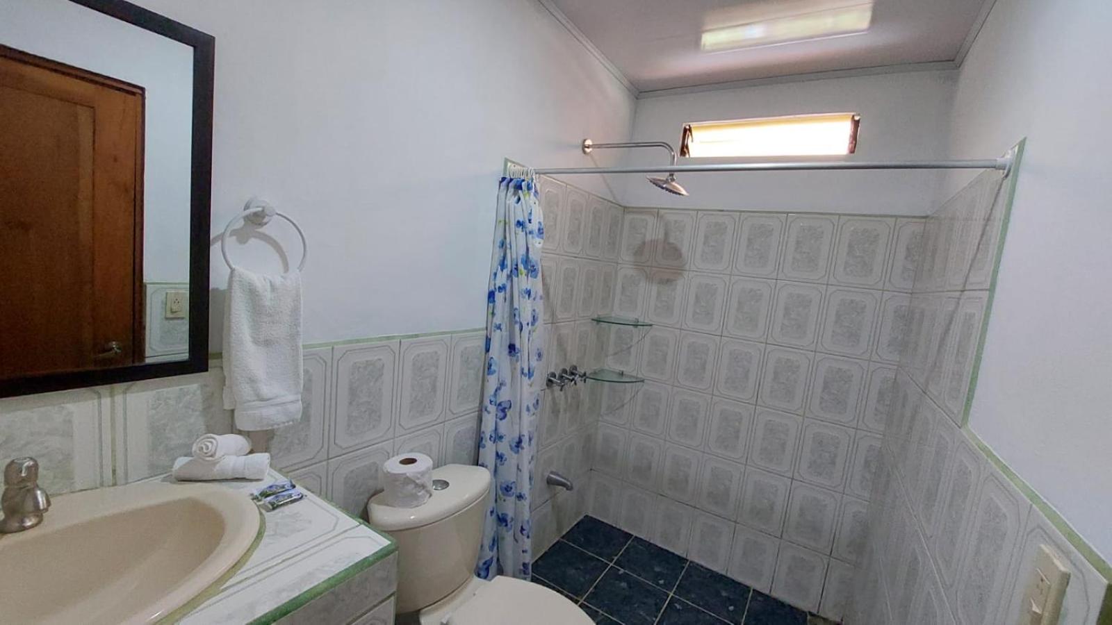 Hospedaje Casa THIREMA Tortuguero