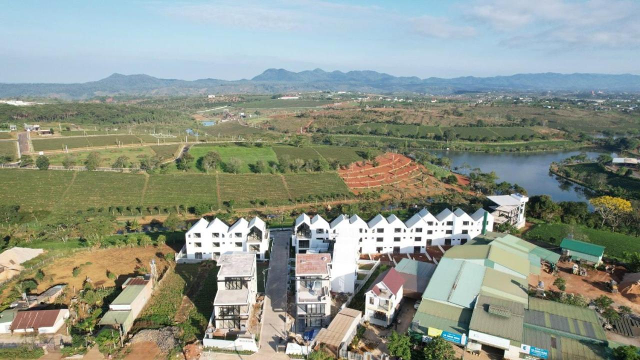 LAKE HILL Villas