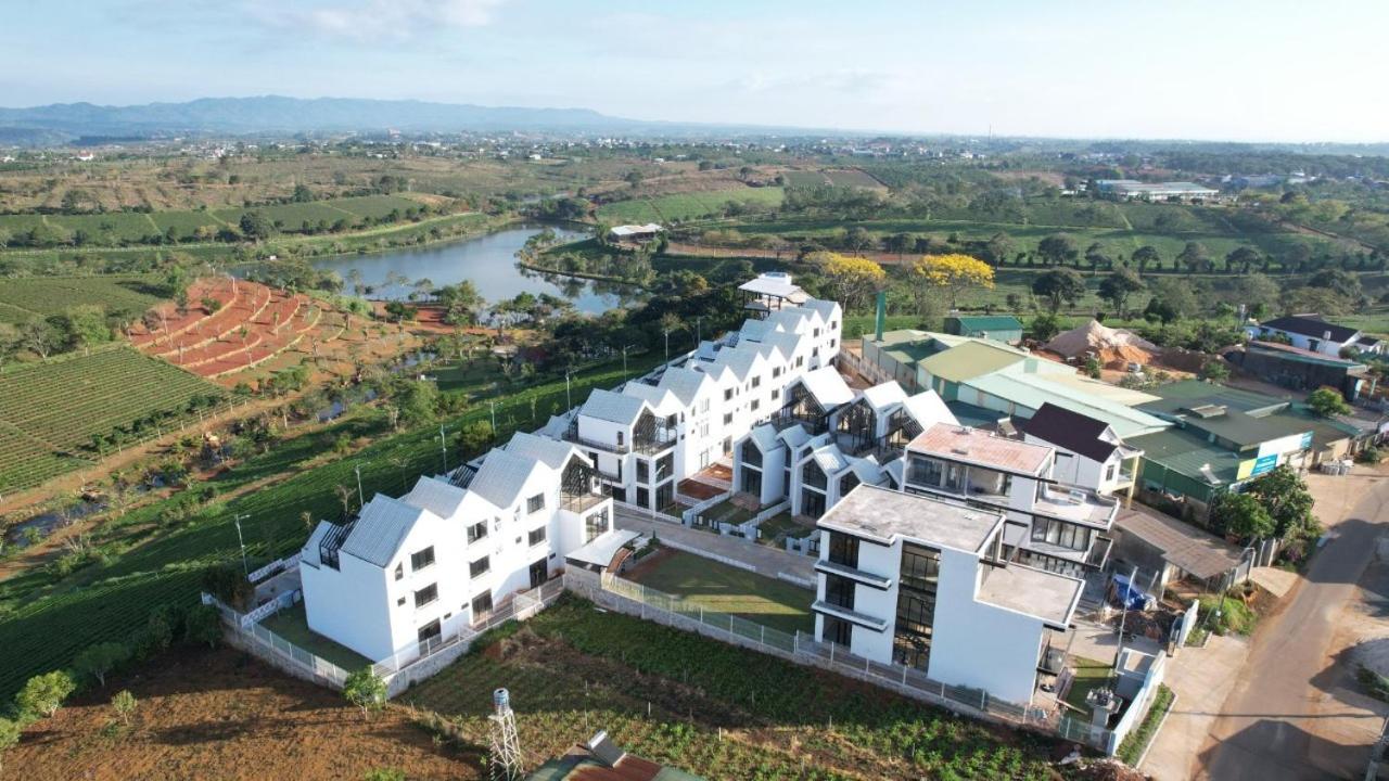 LAKE HILL Villas