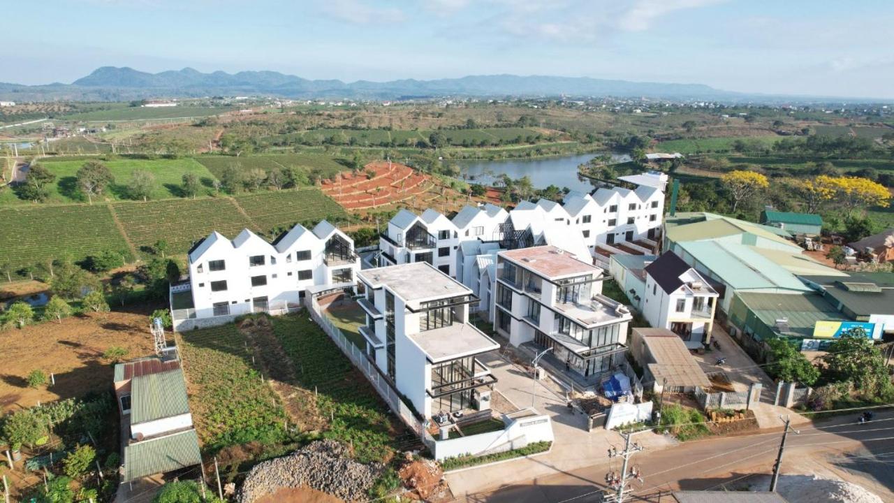 LAKE HILL Villas