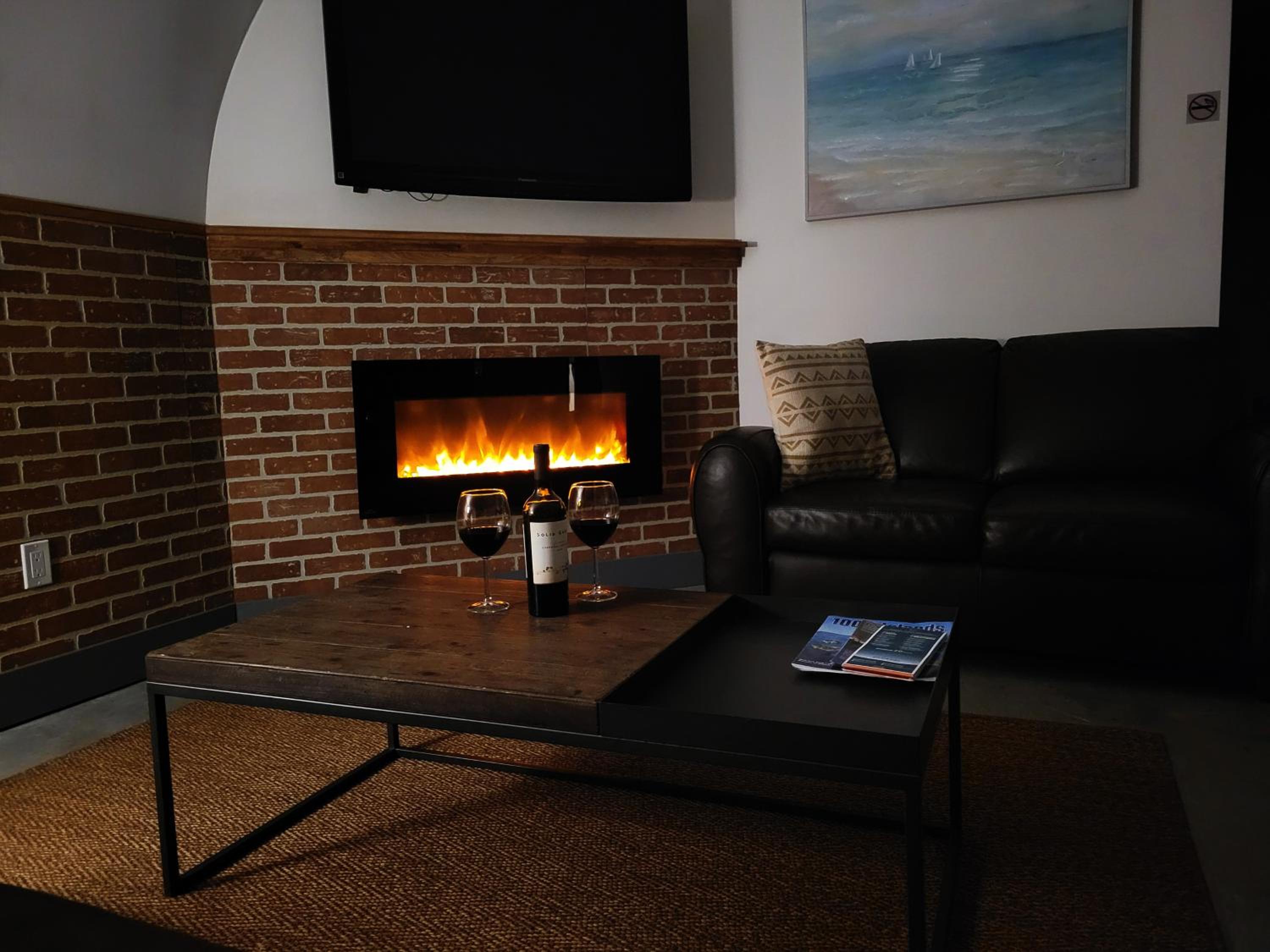 Gananoque Vacations - Unique waterfront house with private beach - Property Image 1