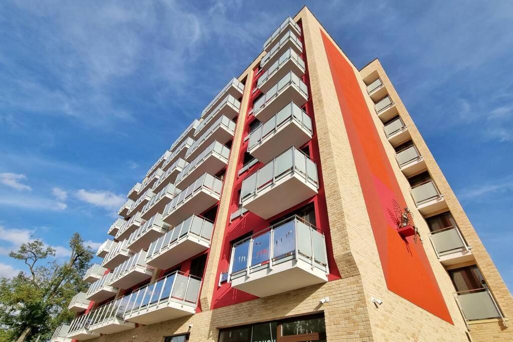 10 Minutes to City: Cozy Urban Apartment Stay view 2