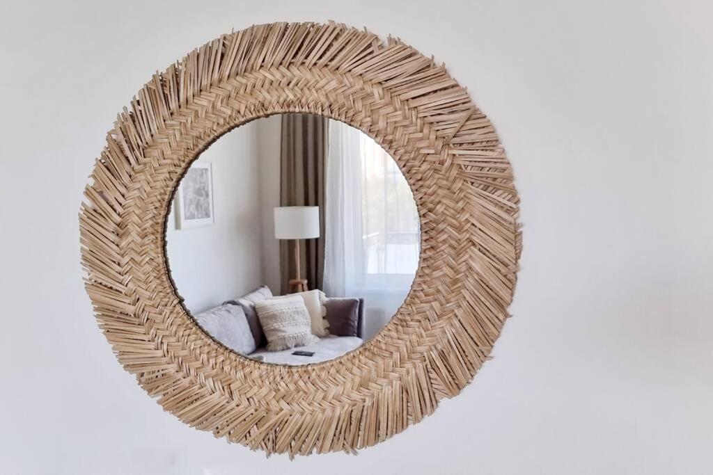 10 Minutes to City: Cozy Urban Apartment Stay view 4