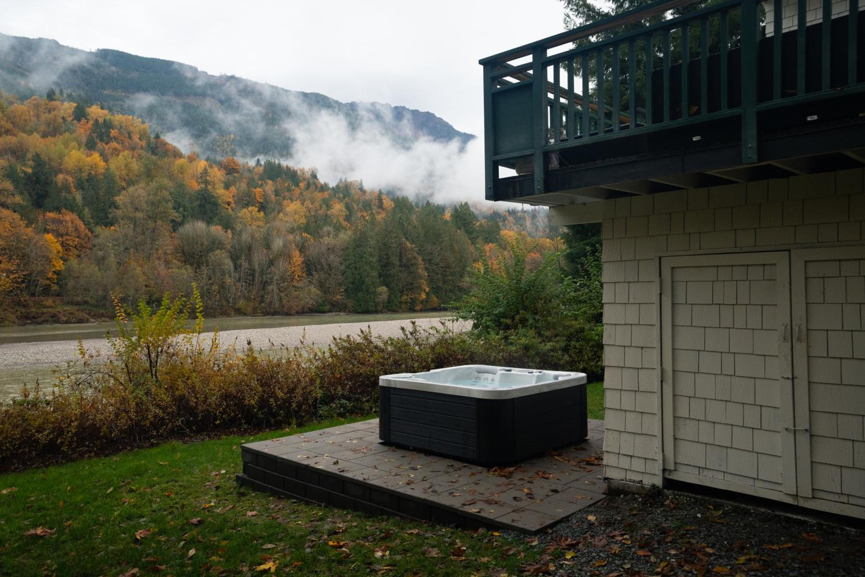 Riverside Retreat on Skagit River view 5