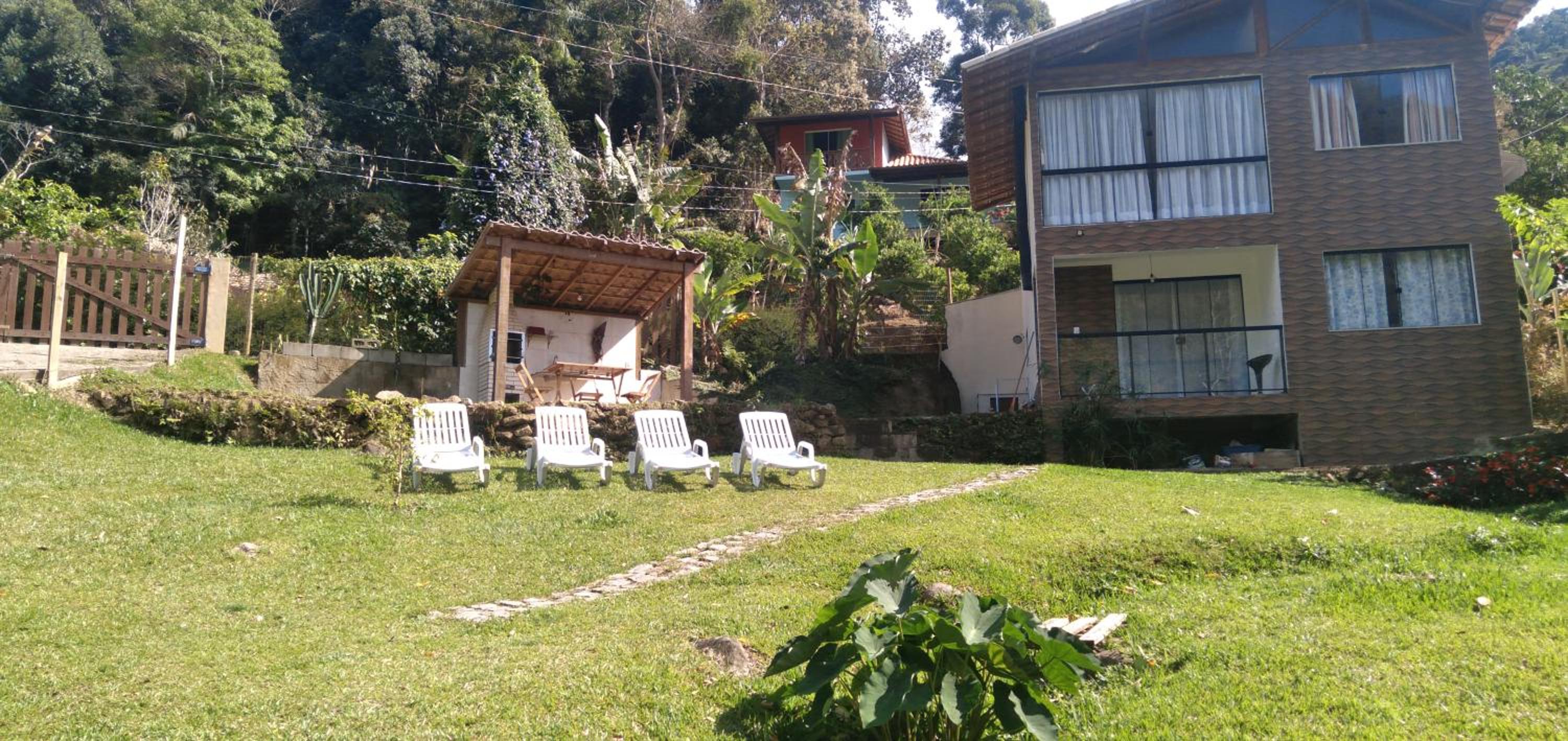 Casa de Campo em Lumiar com corrego ,lareira e churrasqueira