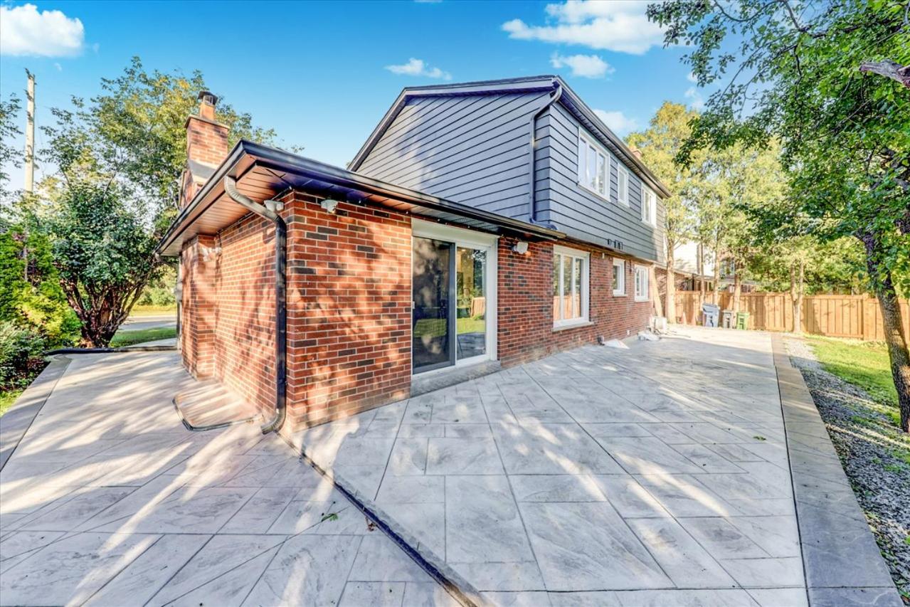 Stunning 7 Br RougeView Home with 2 Kitchens, 5 Bathrooms, Amazing Backyard & 8-Car Parking