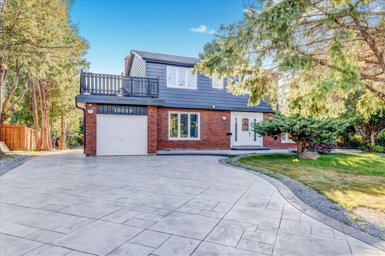 Stunning 7 Br RougeView Home with 2 Kitchens, 5 Bathrooms, Amazing Backyard & 8-Car Parking