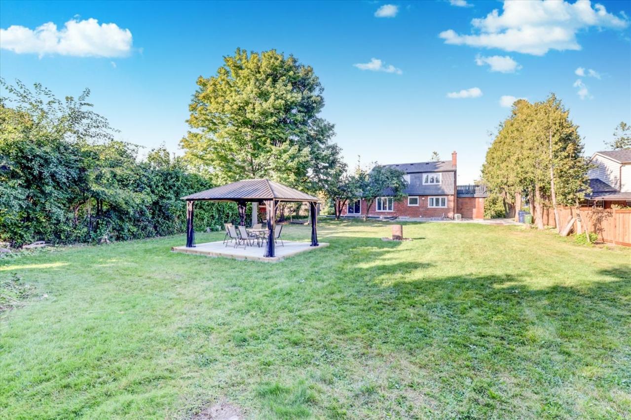 Stunning 7 Br RougeView Home with 2 Kitchens, 5 Bathrooms, Amazing Backyard & 8-Car Parking